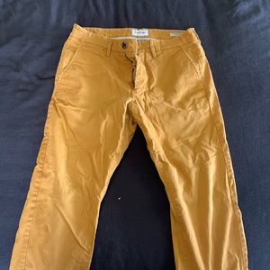 Goodfellow mustard, Chinos